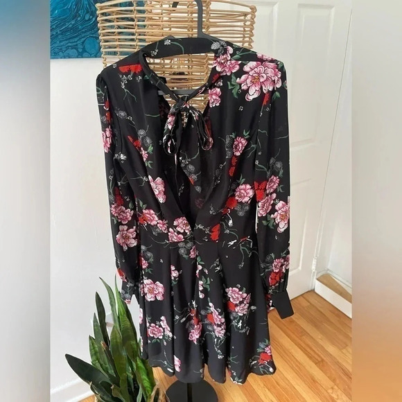 H&M Dresses & Skirts - H&M floral long sleeve dress / size 4 / black /